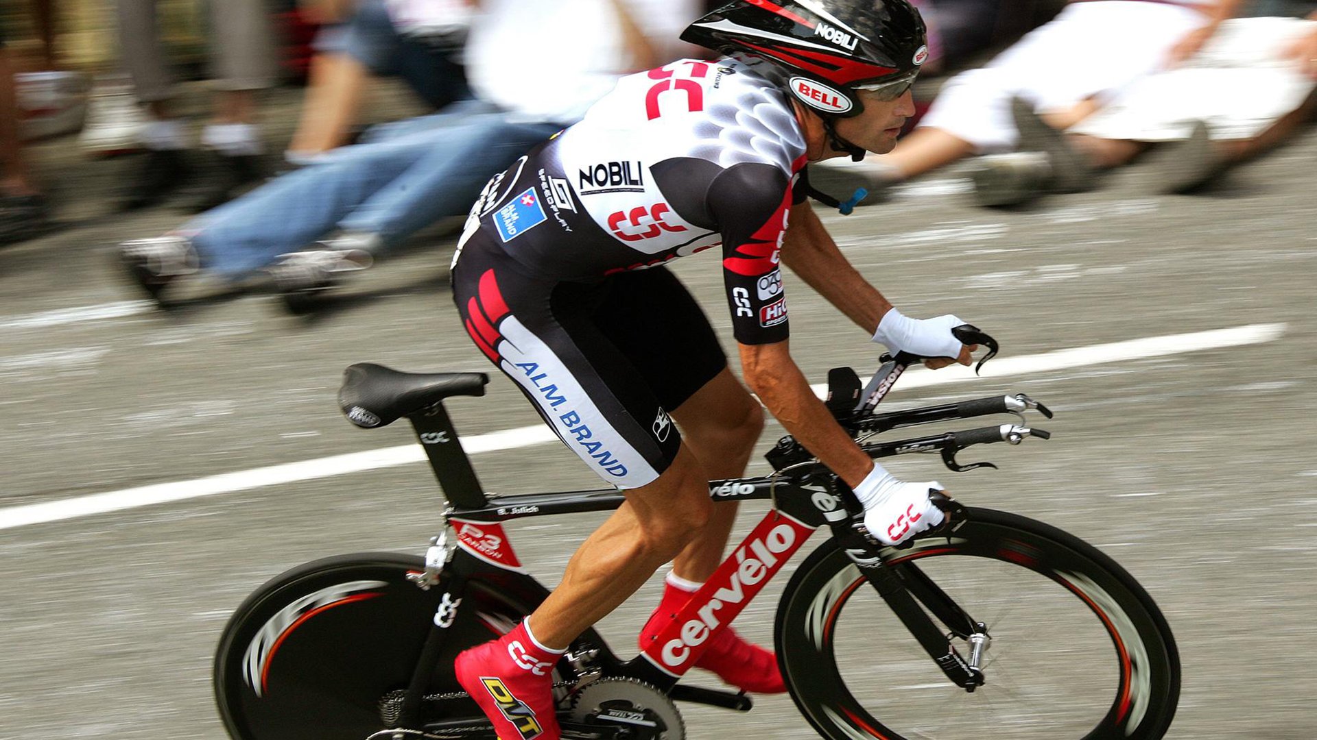 AYX体育官网-球场“震撼瞬间”：欧冠最令人心跳加速的进球，欧冠进球效率排行